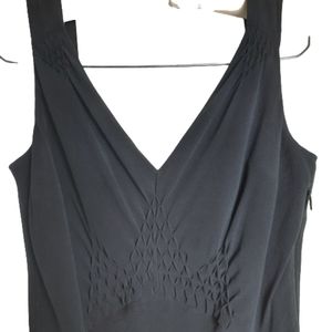 Kenneth Cole V-Neck, Sleeveless Silk Black Dress, Size 0